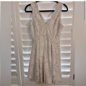 Lace Sleeveless Cocktail Dress